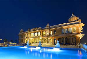 book tempo travller in delhi